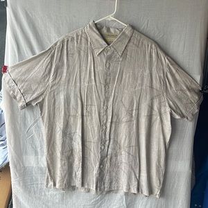 Very comfortable casual vacation shirt. 100% linen
